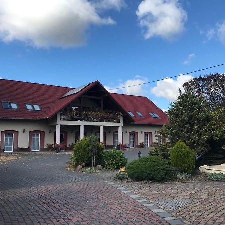 Arkadia Gosciniec-Klima,Parking,Ogrod Hotel Opole Buitenkant foto