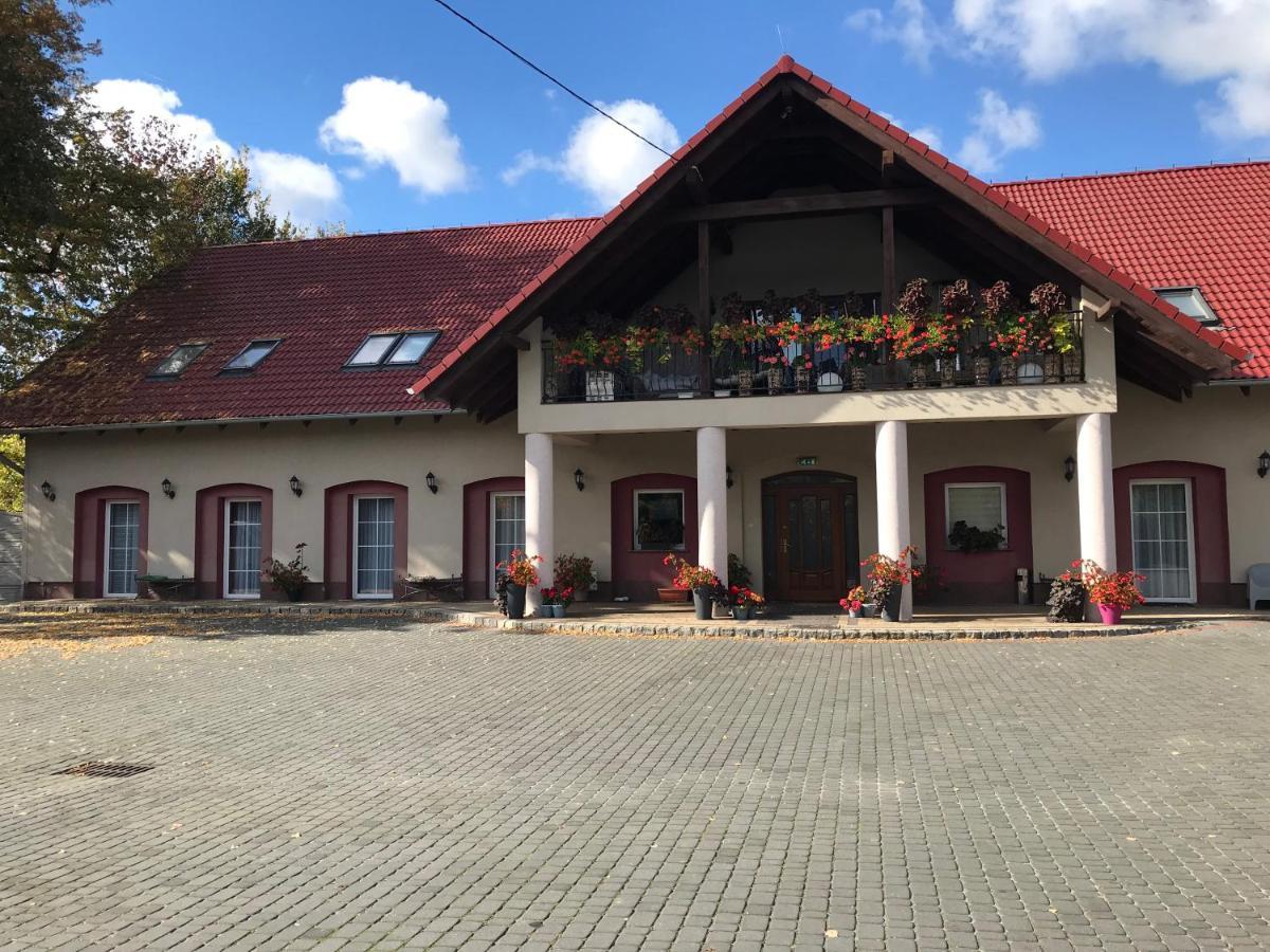 Arkadia Gosciniec-Klima,Parking,Ogrod Hotel Opole Buitenkant foto