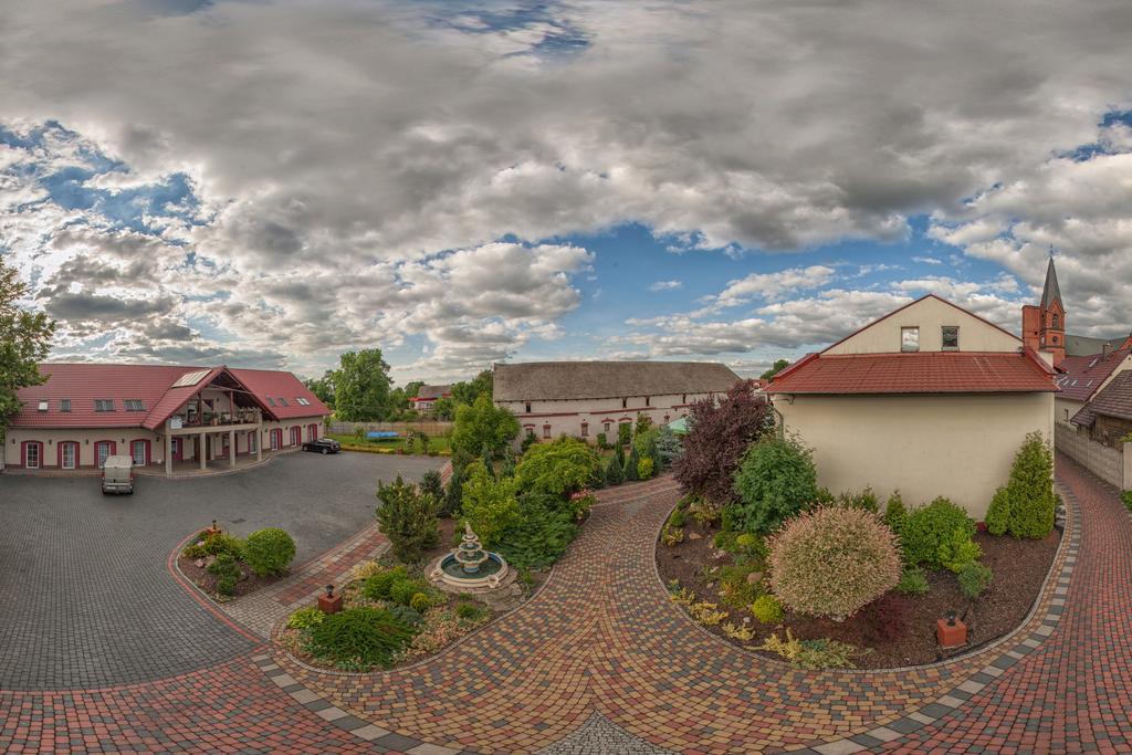 Arkadia Gosciniec-Klima,Parking,Ogrod Hotel Opole Buitenkant foto