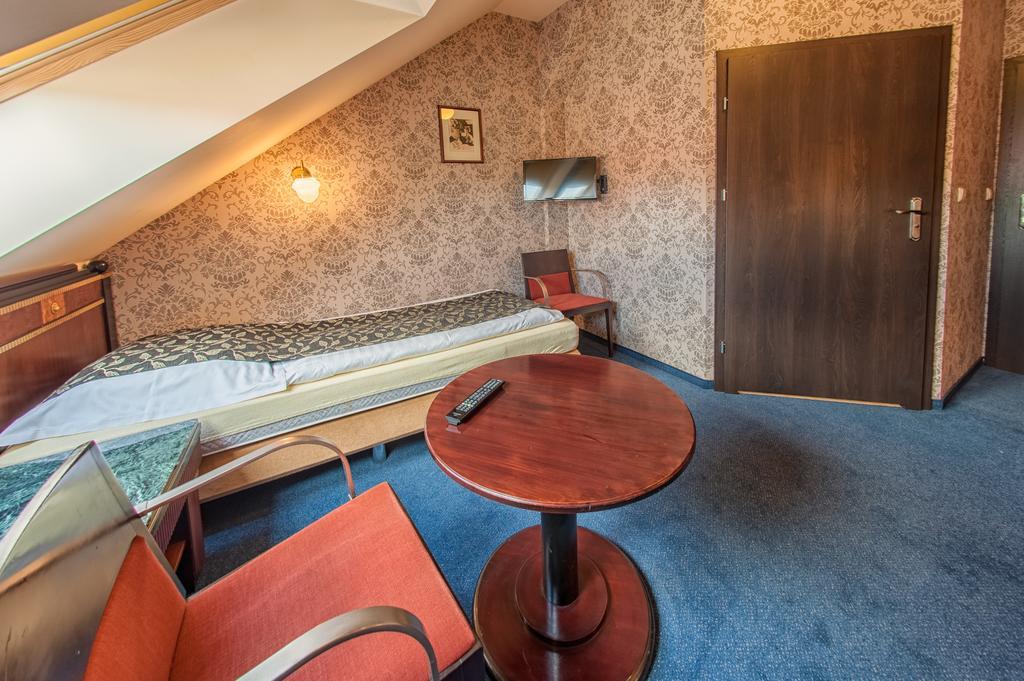 Arkadia Gosciniec-Klima,Parking,Ogrod Hotel Opole Kamer foto