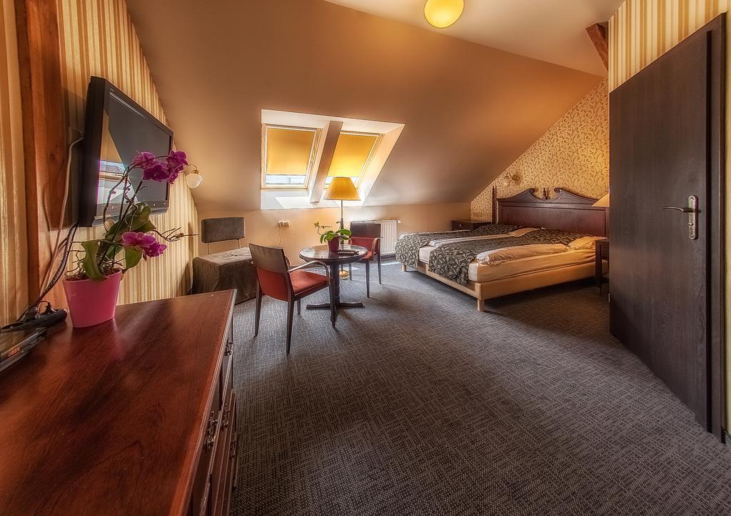 Arkadia Gosciniec-Klima,Parking,Ogrod Hotel Opole Kamer foto